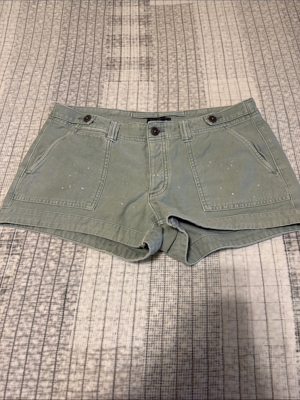 Abercrombie and fitch size 10 green Ames low-rise boyfriend short cargo shorts